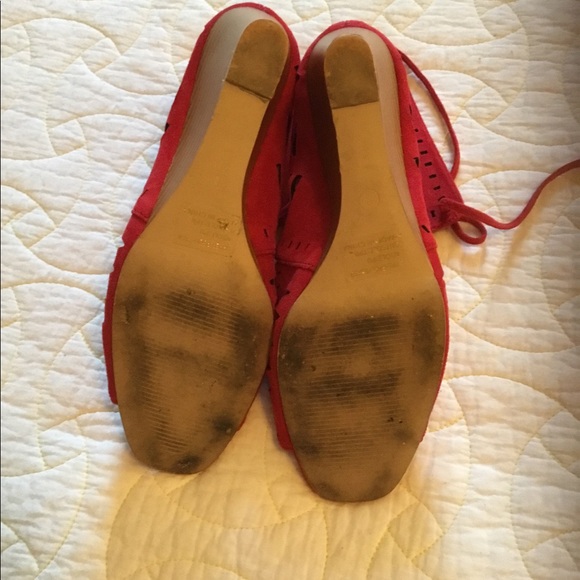 Red suede-like, size 8 wedges - Picture 3 of 4